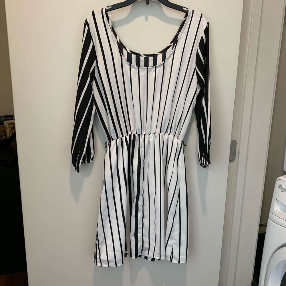 Dress - Picture 4 of 4